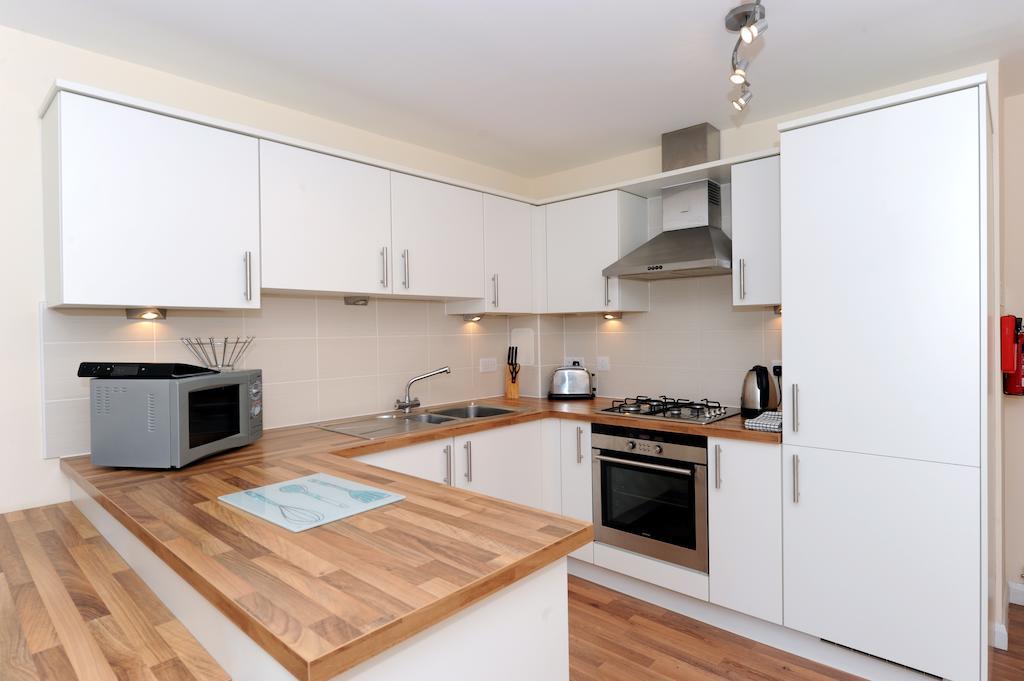 Parkhill Luxury Serviced Apartments - Hilton Campus Aberdeen Room photo